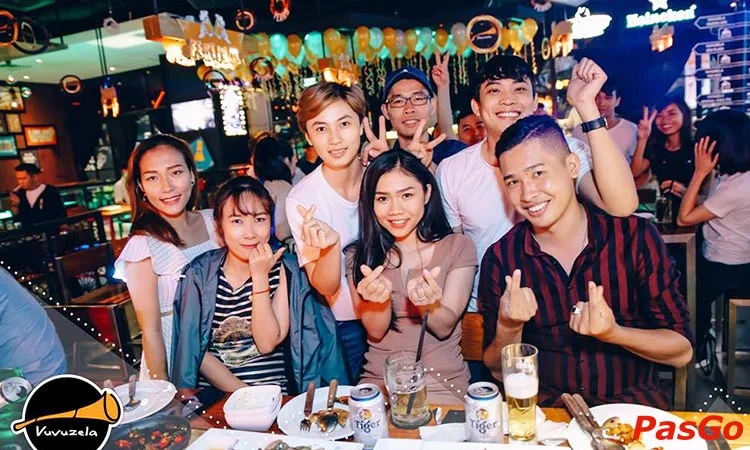 nha-hanh-vuvuzela-superbowl-truong-son-slide-10