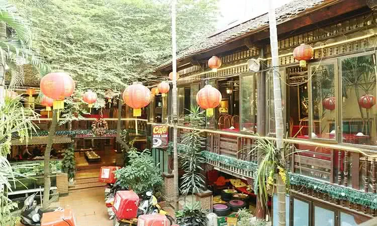 nha-san-quan-giang-dung-nha-san-doc-dao-giua-long-thu-do-10