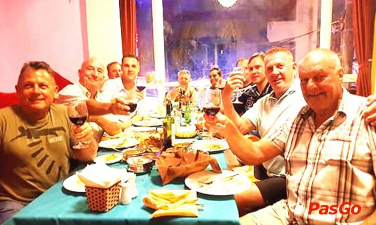 omar's-namaste-thai-phien-slide-11