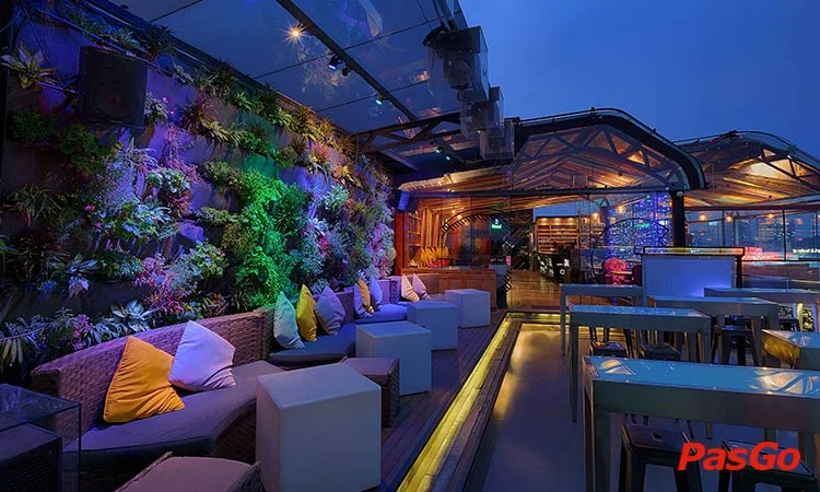 omg-rooftop-bar-silverland-central-hotel-quan-1-2