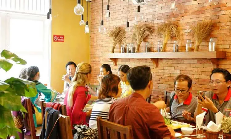 quan-an-ngon-phan-boi-chau-dan-loi-ve-mien-ky-uc-11