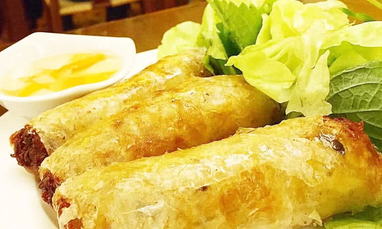 quan-an-ngon-phan-dinh-phung-gin-giu-linh-hon-am-thuc-viet-4