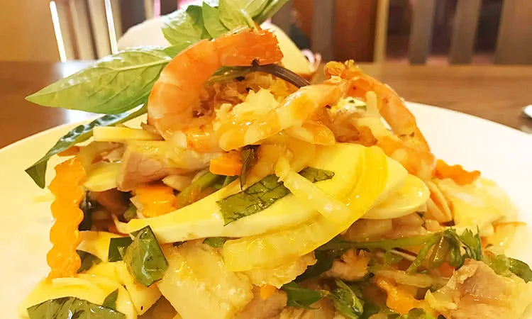 quan-an-ngon-phan-dinh-phung-gin-giu-linh-hon-am-thuc-viet-8