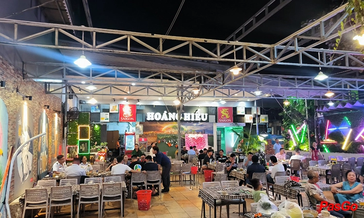 quan-an-san-vuon-hoang-hieu-lam-van-ben-10