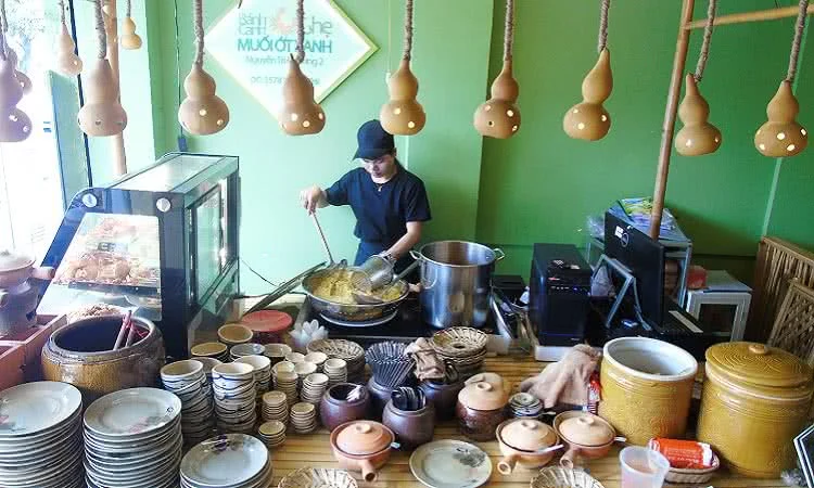 quan-banh-canh-ghe-nguyen-trai-slide-10