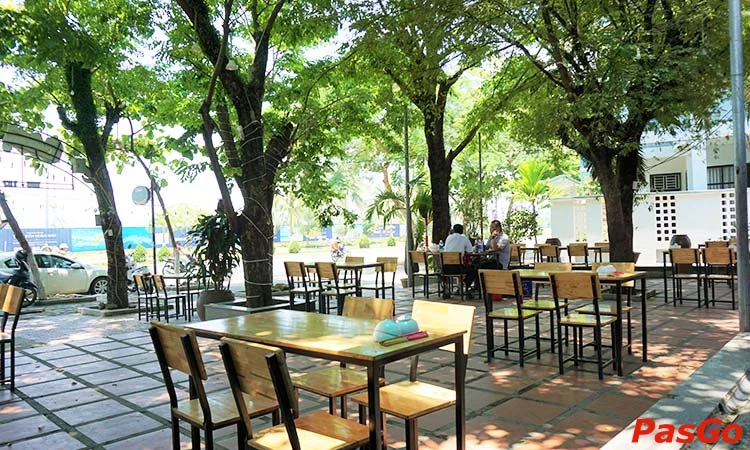 quan-cay-xoai-nguyen-tat-thanh-slide-11