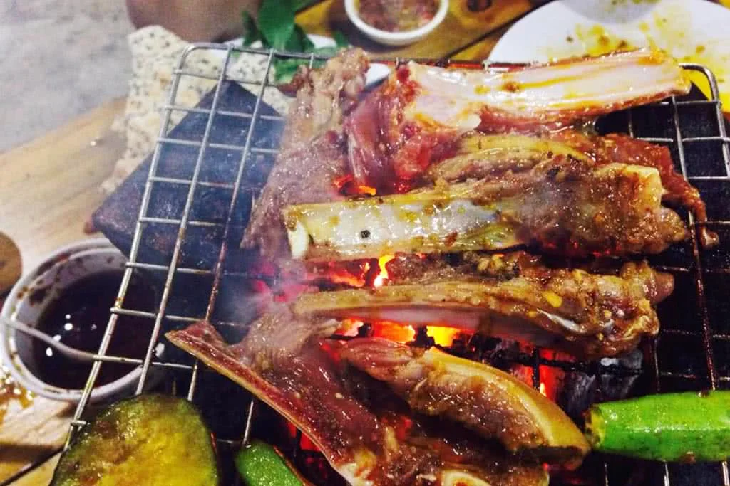 quan-de-to-pho-nui-119-le-van-chi-4-mon-an