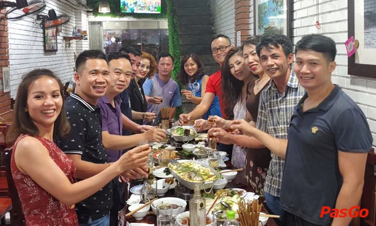 quan-long-hanh-com-bun-bo-hue-huynh-thuc-khang-11