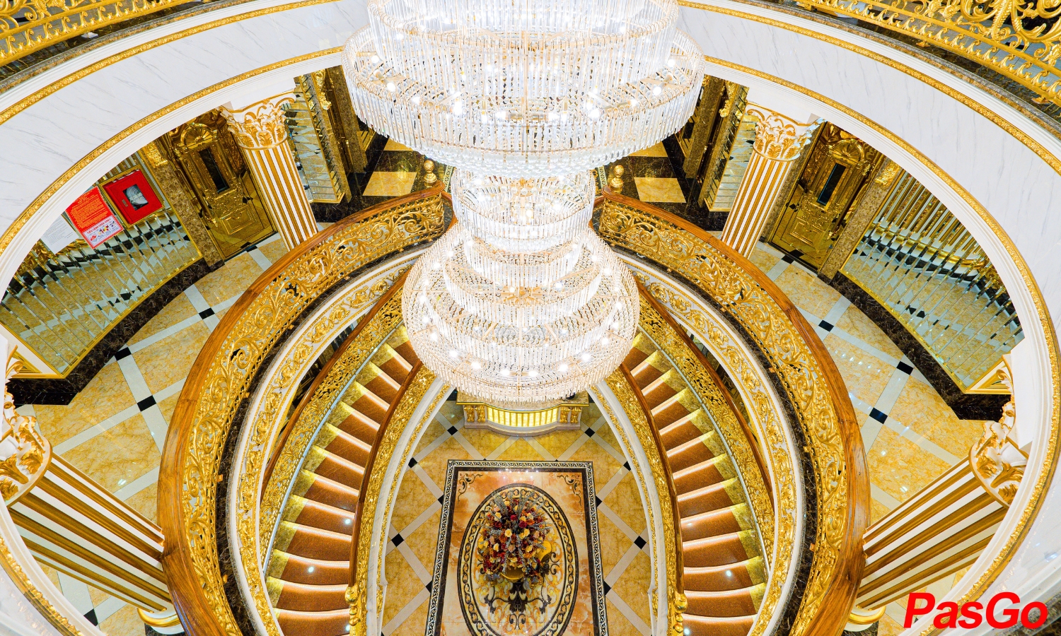 Queen Palace Karaoke 16