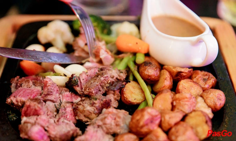 slide-bjs-beer-garden-11