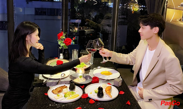 Slide Comet Restaurant 12