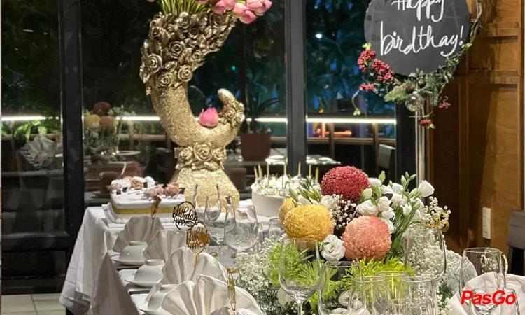 Slide Đóa Sen Vàng 12