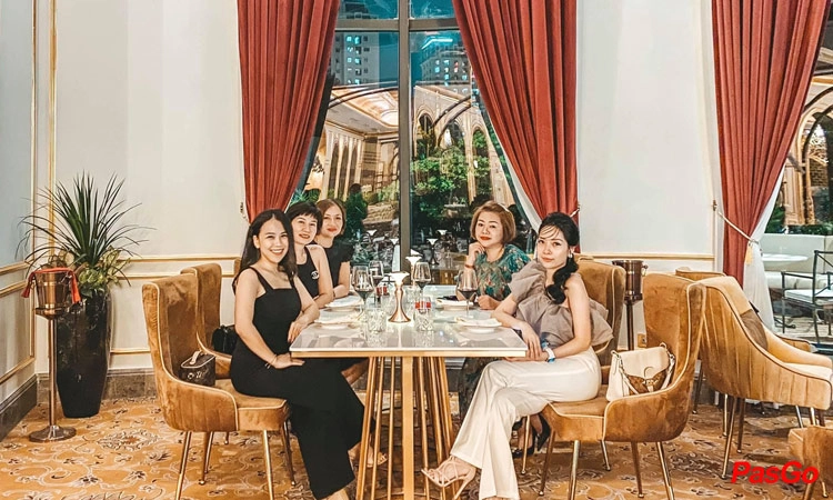 Slide Golden Lake Palace 12