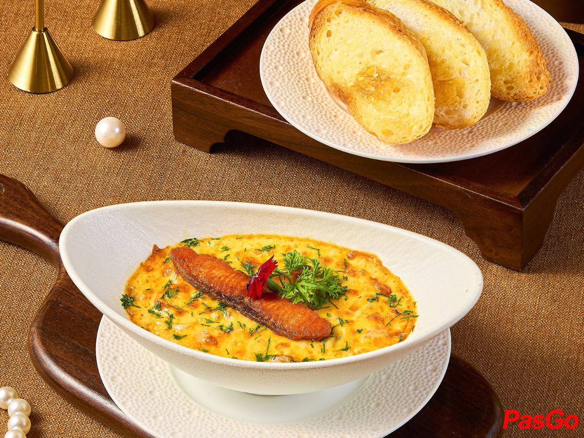 slide helios cafe & bistro 1