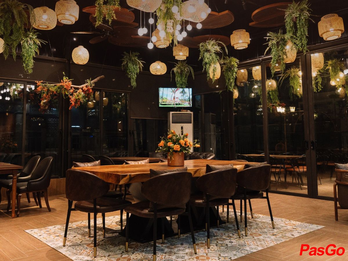 slide helios cafe & bistro 22