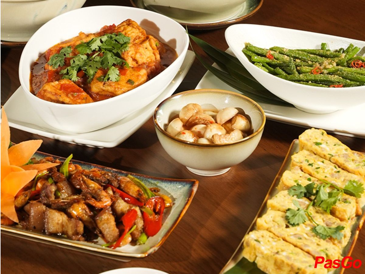 slide helios cafe & bistro 4