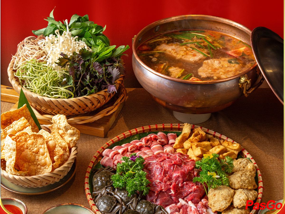 slide helios cafe & bistro 5