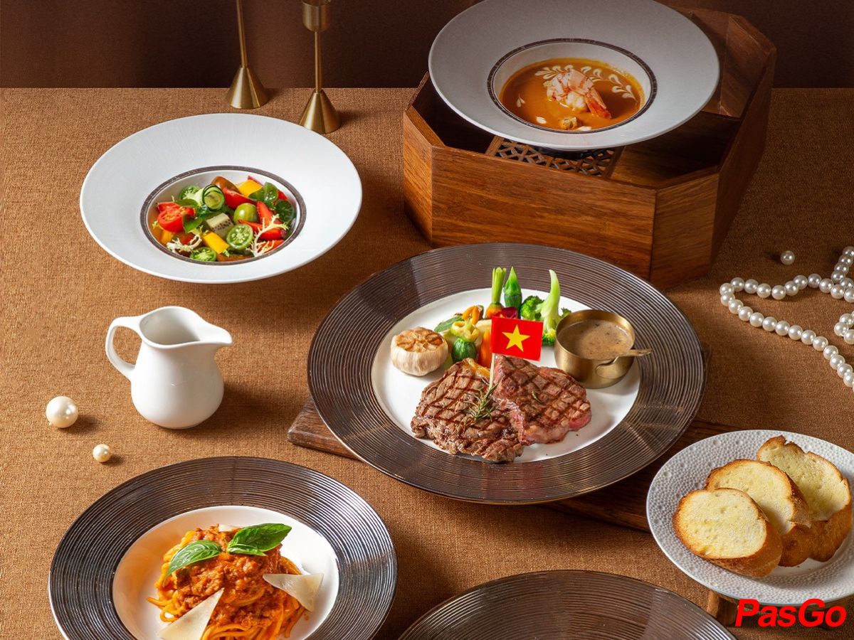 slide helios cafe & bistro 6