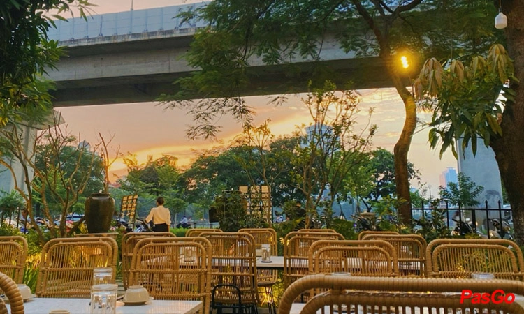 Hẻm quán Hoàng Cầu 10