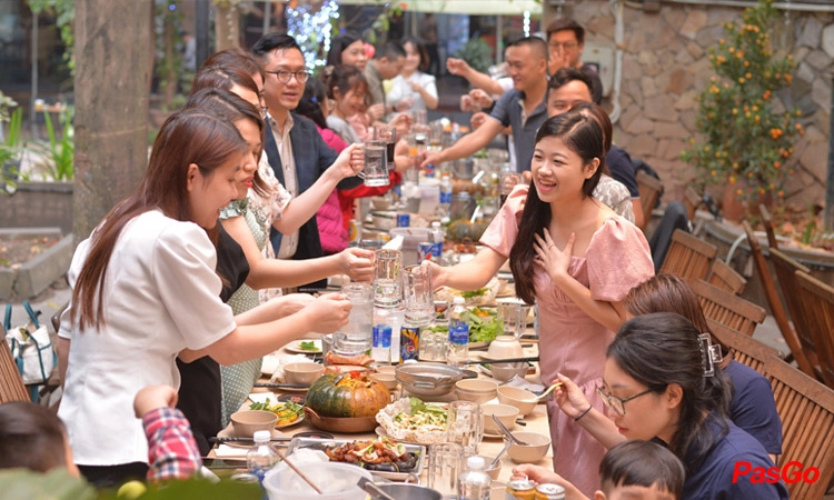 Hẻm quán Hoàng Cầu 11