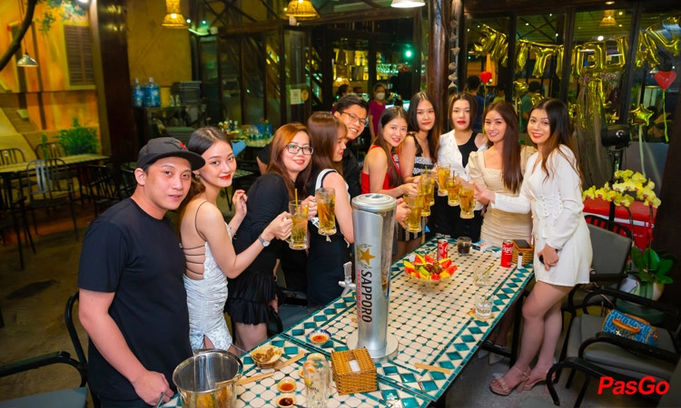 Nhà Hàng Hidden House 11