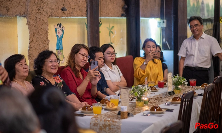 Nhà Hàng Hidden House 12