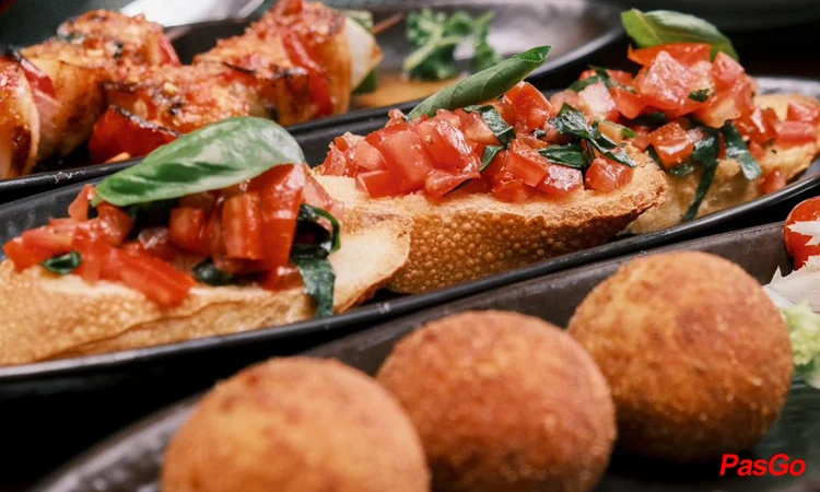 Slide Nhà hàng La Salsa - Xuân Diệu 11