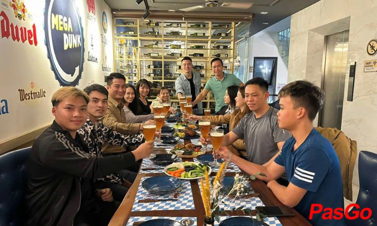 slide mega dunk bistro 18