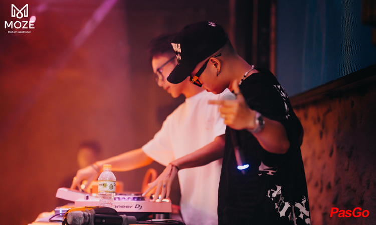 Slide Moze Modern Gastrobar 12