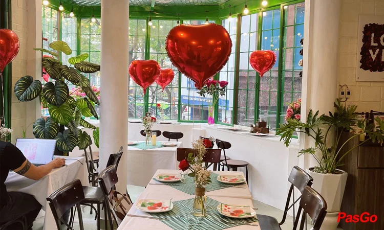 Slide Steakbox & Bistro 10