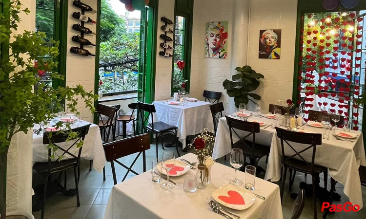 Slide Steakbox & Bistro 11