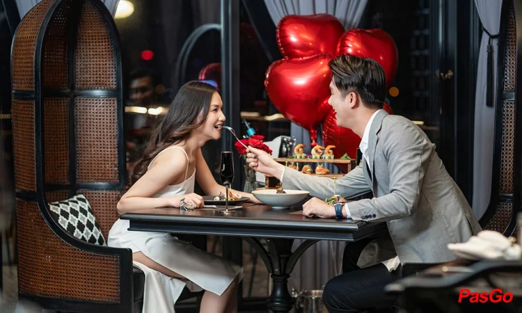 slide-The-Symphony-Restaurant-Cau-Go-11