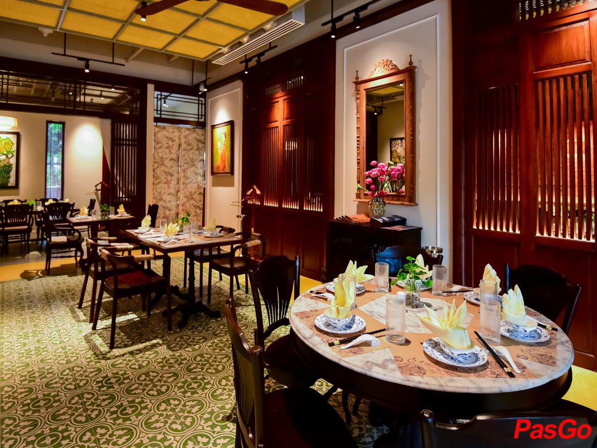 slide v-senses dining 11