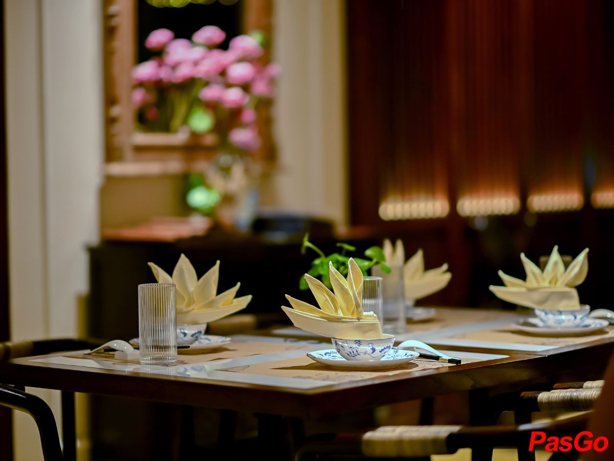 slide v-senses dining 18