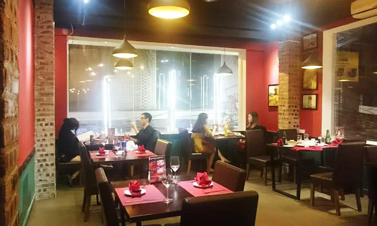 nha-hang-lavache-steak-slide-11