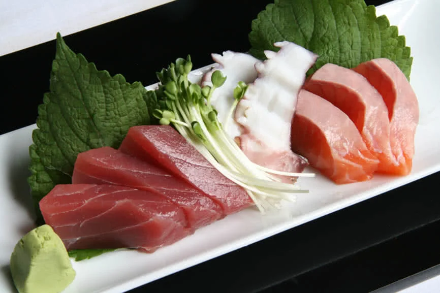 The-sushi-bar-le-thanh-ton-1
