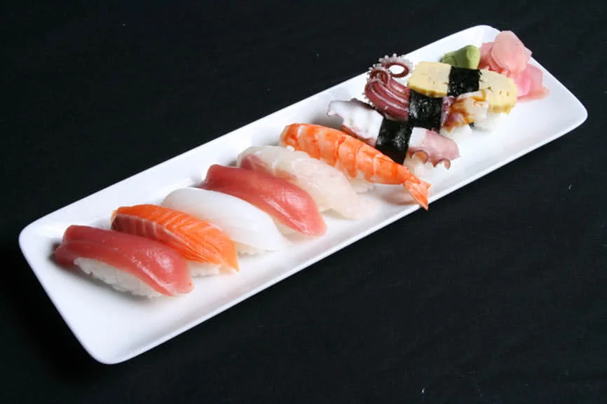 The-sushi-bar-le-thanh-ton-2