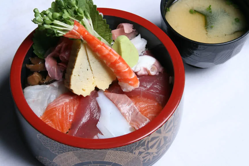 The-sushi-bar-le-thanh-ton-7