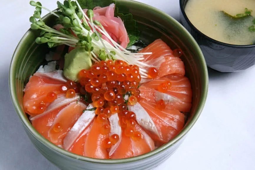 The-sushi-bar-le-thanh-ton-8