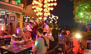 the-view-rooftop-bar-bui-vien-slide-11