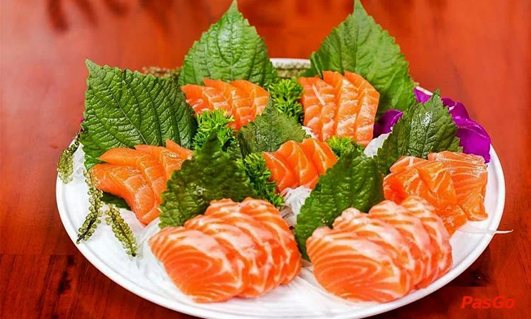 uchi-sushi-nguyen-hue-slide-2