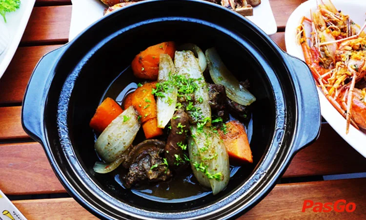 vuvuzela-beer-club-ariyana-smart-condotel-nha-trang-11