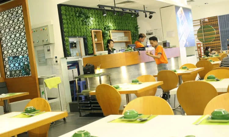 wrap-and-roll-vincom-nguyen-chi-thanh-12