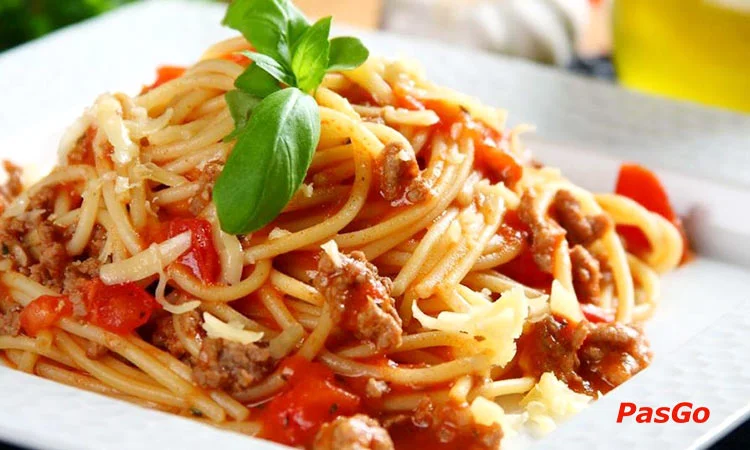 yolo-pub-and-cafe-pham-ngu-lao-slide-11