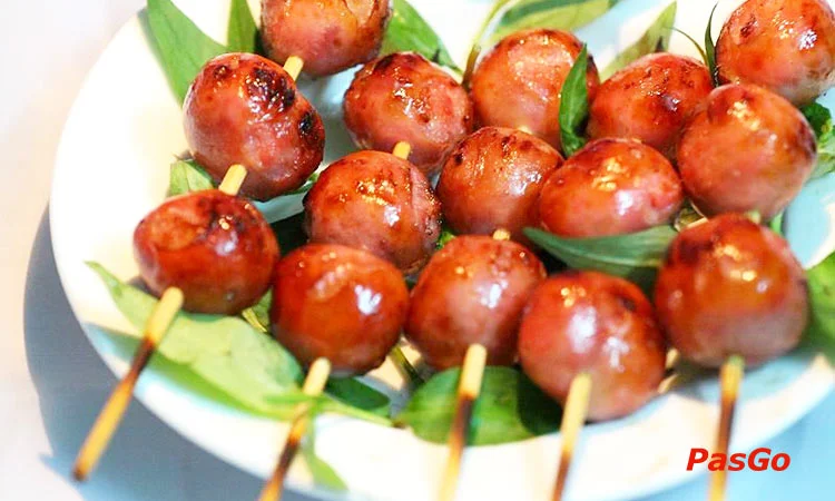 yolo-pub-and-cafe-pham-ngu-lao-slide-12