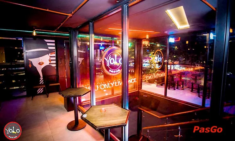 yolo-pub-and-cafe-pham-ngu-lao-slide-4