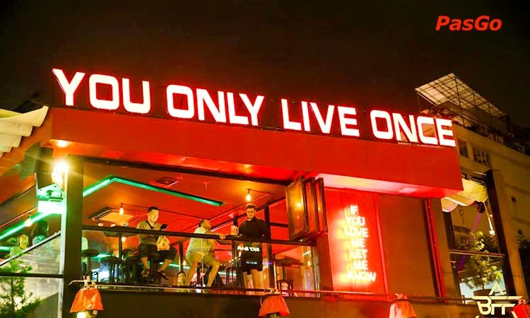yolo-pub-and-cafe-pham-ngu-lao-slide-6