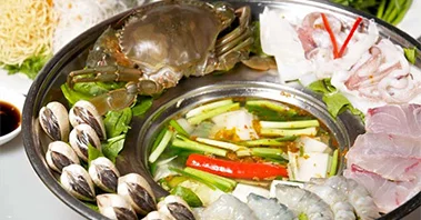 Có những quán lẩu hải sản ở Đà Nẵng nào nổi tiếng với giá cả phải chăng?
