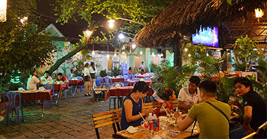 4 Top 7 quán ăn sân vườn ngon, nổi tiếng nhất ở Quận Tân Phú