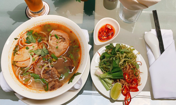 Suất Buffet Trưa T2-T5, Giá 149K - Chic Restaurant Bay Hotel3